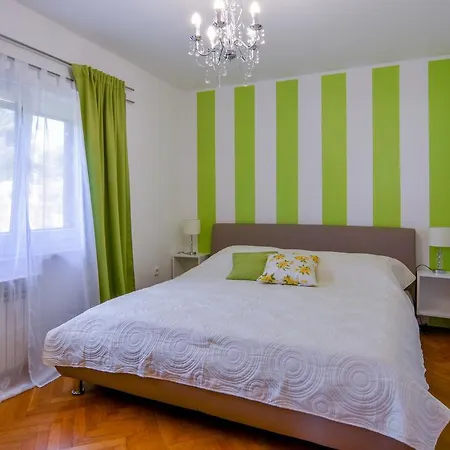 Tena * Tribunj (Sibenik-Knin)
